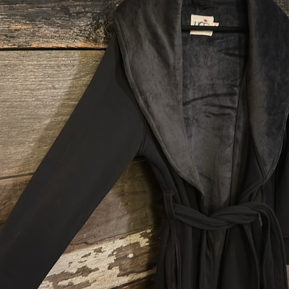 Like New! UGG Deffield Black Fleece Lined Robe - Picture 6 of 11